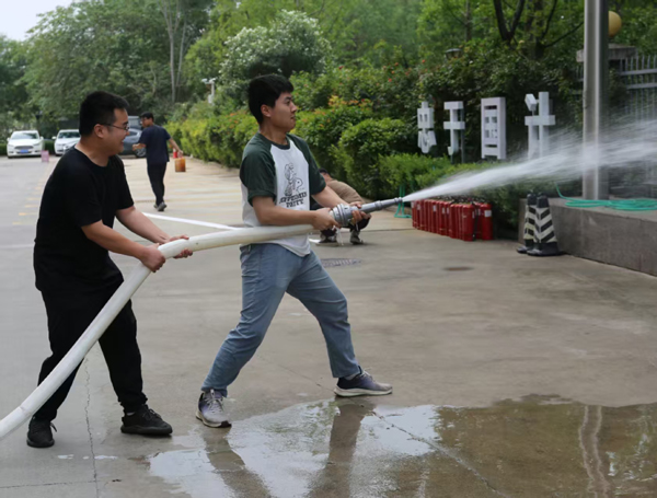 消防演習(xí)02.jpg 消防演習(xí)02.jpg